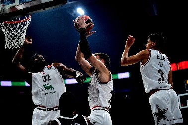 PROBLEM ZA ARMANI Italijani bez trojice igrača čekaju Zvezdu