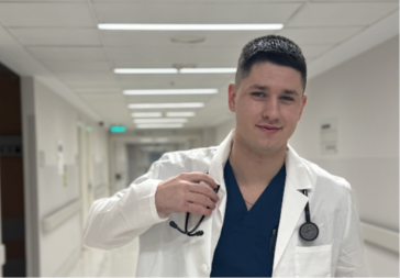 BRAVO! Darija Kisić uklonila pogrdnu lutku sa likom studenta Medicinskog fakulteta Miloša Pavlovića