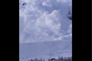 "MISLILI SMO DA JE KRAJ" Snimci sa najviše planine Evrope su HOROR! Sneg krenuo da guta sve pred sobom, ljudi bežali bez glave (VIDEO)