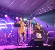 NIŠTA OD GLASINA O RAZVODU! Ivana Pavković i Petar Mitić nikad jači, Vranje pevalo s njima uglas