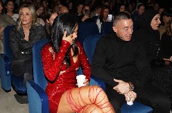 EVO ČIME SE BAVI DEČKO EDITE ARADINOVIĆ Isplivale zajedničke fotografije sa njegovog radnog mesta! (FOTO)