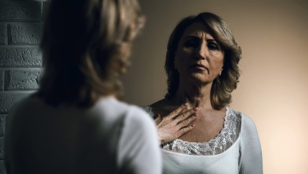 Čuveni pisac je tvrdio: „ Žena kreće da stari onog trenutka kada počne da radi ove 2 stvari“