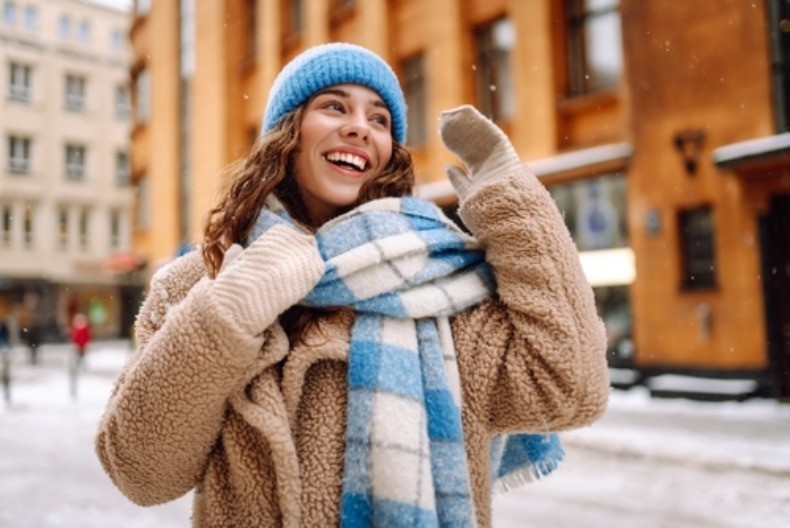 OVAJ ZIMSKI KOMAD ODEĆE UNIŠTAVA VAŠU KOŽU! Evo kako da zaštitite lice od prljavštine i bubuljica