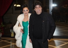 "ON JESTE DEDA" Naša pevačica se udala za 30 godina starijeg, a sad otkrila detalje njihovog braka: "Nosim mu pasulj"