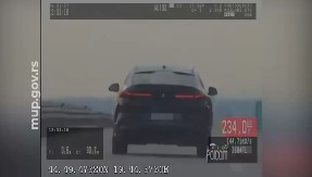 JURIO 240 NA SAT: Objavljena filmska jurnjava presretača za BMW-om sa stranim tablama