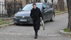 MINA KOSTIĆ DANAS IMA SVE, ALI NIJE UVEK BILO TAKO Roditelji su je dali na usvajanje, a davno je ostala bez sestre