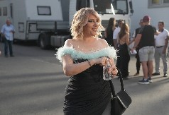 "DUŽIĆU GA ZA 1000 EVRA" Jelena Golubović otkrila detalje razvoda, suprugu postavila jasan uslov!