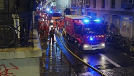 STRAVIČAN INCIDENT NA ŽURCI Srušio se peti sprat stambene zgrade u Parizu, 50 ljudi propalo kroz pod!