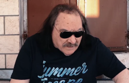 PEVAČ PUCAO SEBI U GRUDI Zbog tragedije pao u depresiju, pa pokušao sebi da oduzme život