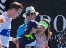 DRAMA U MELBURNU Devojčici pozlilo, nije mogla da stoji na nogama, teniserka odmah reagovala (VIDEO)