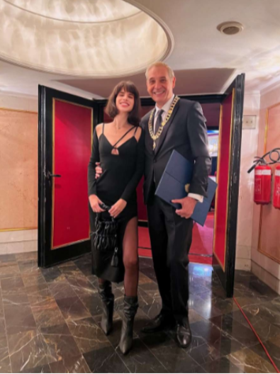 "OTAC I ĆERKA, A PO IZGLEDU MOŽDA I UNUKA" Naš glumac se oženio 32 godine mlađom, komentari ne prestaju da se nižu