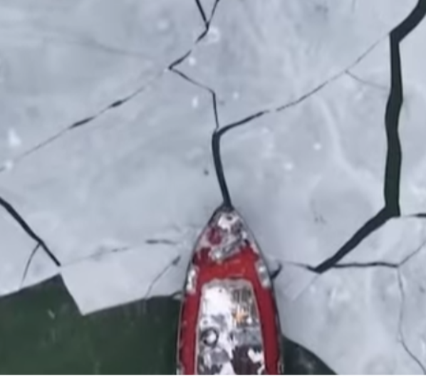 SNIMAK IZ DRONA ODUZIMA DAH Pogledajte kako ledolomac razbija debeo led na Dunavu (VIDEO)