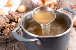 Čorba kao eliksir mladosti: Naše bake su je nekada kuvale, a sad je Holivud poludeo za njom!