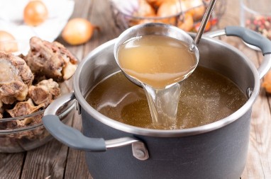 Čorba kao eliksir mladosti: Naše bake su je nekada kuvale, a sad je Holivud poludeo za njom!