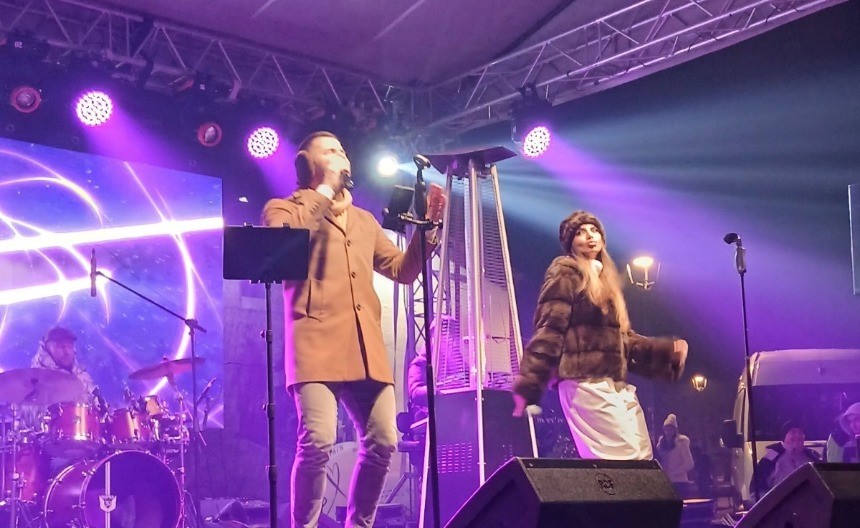 "BILI SMO PRIJATELJI I SARADNICI" Tragedija na nastupu našeg pevača!