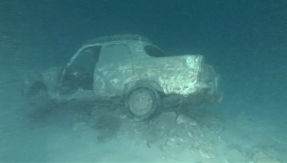 PRE 5O GODINA VIŠE OD 1000 AUTOMOBILA ZAVRŠILO JE NA DNU MORA Potopljeni su daleko od očiju javnosti zbog užasnog razloga - danas se tu dešava nešto neverovatno
