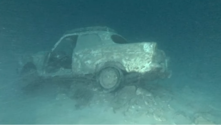 PRE 5O GODINA VIŠE OD 1000 AUTOMOBILA ZAVRŠILO JE NA DNU MORA Potopljeni su daleko od očiju javnosti zbog užasnog razloga - danas se tu dešava nešto neverovatno