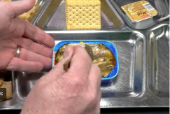 JUTJUBER OSTAO U ŠOKU Testirao paket vojnog obroka iz Hrvatske, ovako nešto nije očekivao (VIDEO)