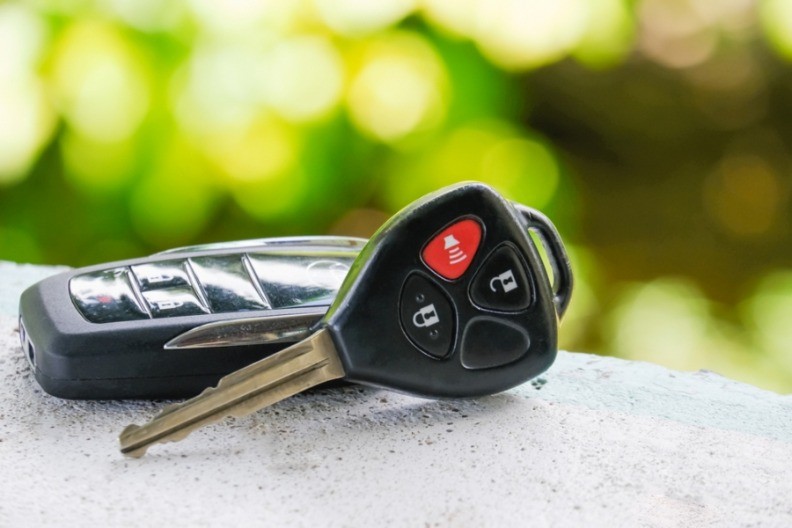 ŠTA KAD VAM SE NA KLJUČU ISPRAZNI BATERIJA? Evo kako da uđete u auto za 5 sekundi