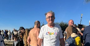 AMBASADOR NEBOJŠA RODIĆ PLIVAO ZA ČASNI KRST U TIVTU: Tradicionalno na Bogojavljanje (FOTO/VIDEO)