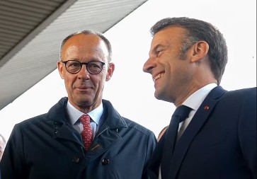 SAVEZ NA IVICI PUCANJA: Kako se Evropa sprema na "razvod" od SAD u grupnim četovima