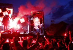 PICULA ŠTITI TOMPSONA OD ZABRANE Zvaničnici EU se prave gluvi i slepi na bujanje nacizma u Hrvatskoj