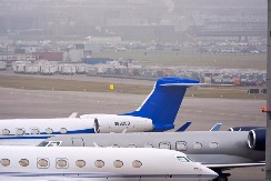 Privatni avioni preplavili Davos - najmoćniji ljudi sveta stigli na Svetski ekonomski forum