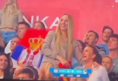 OVA PEVAČICA JE SESTRA NAŠEG VATERPOLISTE Bodri ga tokom utakmica, a evo o kome je reč