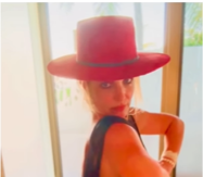 Takvo ponašanje na Instagramu je nedopustivo! Fanovi mole da pevačicu hitno zbrine doktor!