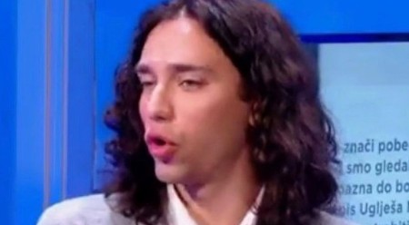 BLOKADERI NE BIRAJU NAČIN DA UVREDE JEDNI DRUGE: Ovaj sa karminom i rumenilom da se pita nešto u državi?!