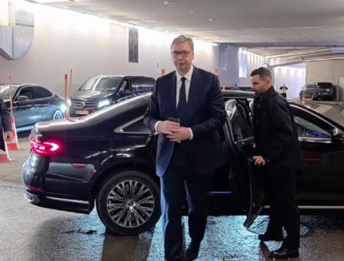 VUČIĆ SE OGLASIO IZ DAVOSA: Dijalog je uslov stabilnosti