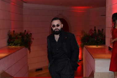 "REKETIRALI SU ME, TO JE NAJGORA MAFIJA" Naš pevač progovorio o paklu estrade: "Ujedali su me i hvatali za zadnjicu"