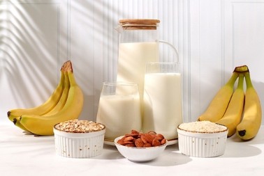 Pokreću spora creva, prave se za 5 minuta: 3 kefir koktela za kojima je svet poludeo