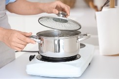 LJUDI MASOVNO KUVAJU OVO VOĆE I PIJU TOPLU VODU Svi su odlepili za novim trendom- evo o čemu se radi