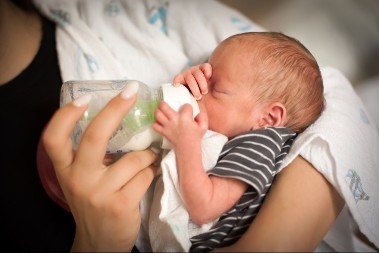 "SKINULA SAM TRENERKU, KAD ISPADE NEŠTO IZ MENE": Andrijana sama u kupatilu rodila sina na Jovanjdan!