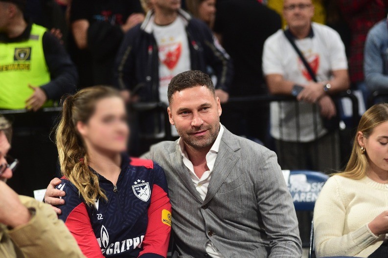 MLAĐA ĆERKA KARLEUŠE I TOŠIĆA SE OGLASILA Posle drame na Dedinju, Nika ima jasan stav!