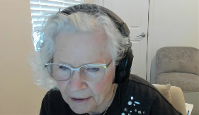 BAKA (81) POSTALA GEJMERKA Sve je krenulo iz zabave, ali sada ima ozbiljniju nameru, tiče se njenog unuka