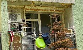 DA PUKNEŠ OD SMEHA Ovako izgleda prosečan BALKON na Balkanu, OVA stvar privukla posebnu pažnju (FOTO)
