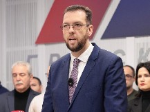 RADULOVIĆ: Dok opozicija u Medijani troši novac na anonimne svirke, SNS otvara fabrike i donosi radna mesta