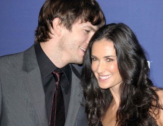 Demi Mur i njeni bivši muževi: Svi komentarišu čudan odnos s Brusom Vilisom i Eštonom Kučerom