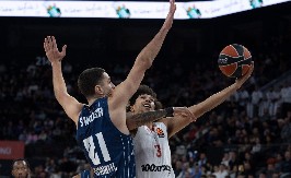 OLIMPIJAKOS ZAMALO DA ISPUSTI POBEDU Tajrik debitovao, žilavi Efes nije uspeo da napravi epski preokret 