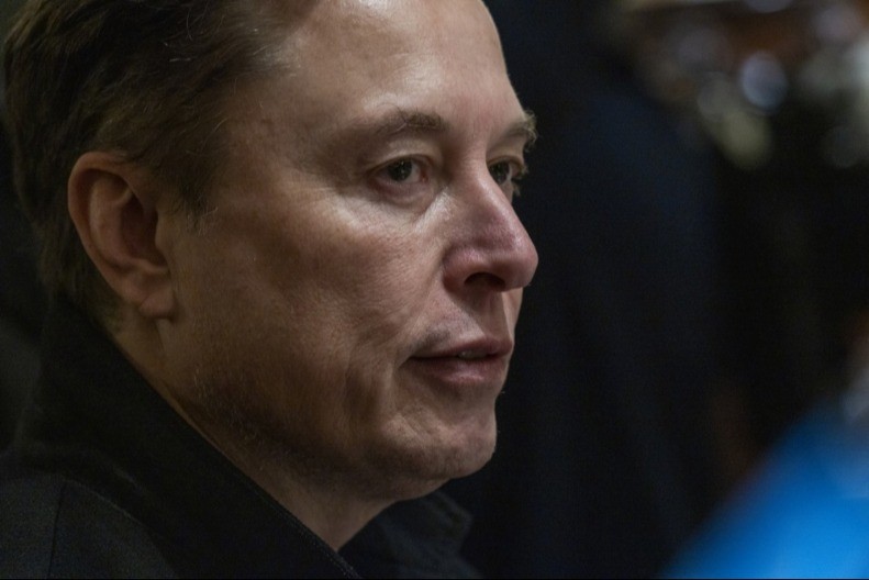 MASK PREDVIĐA: Do kraja ove godine veštačka inteligencija biće pametnija od svakog čoveka, a evo šta će biti 2030. godine!