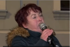 PROŠLA CELA NEDELJA, A SVI ĆUTE Blokaderka Bralović pozvala na JAHANJE, ŠUTIRANJE I VALJANJE U KATRANU