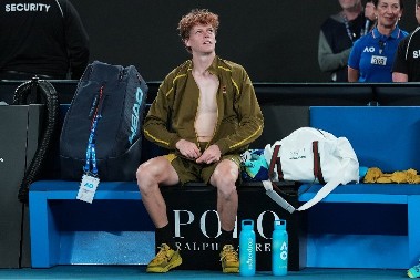 ISPLIVALI NOVI DETALJI Siner otkrio šta je uradio kada je prekinut meč, posle toga se sve preokrenulo