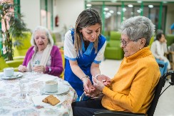 POSKUPLJUJU DOMOVI ZA STARE U SRBIJI Od 1. februara cene skaču za 30 odsto