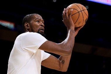 PRAVI SKANDAL POTRESA NBA Legendarni košarkaš sočno opsovao navijača: "Možeš da mi..."