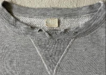 DETALJ KOJI SVI IGNORIŠU KRIJE ZANIMLJIVU TAJNU Evo šta zapravo znači V-šav na dukserici - nekada je imao ozbiljnu svrhu!