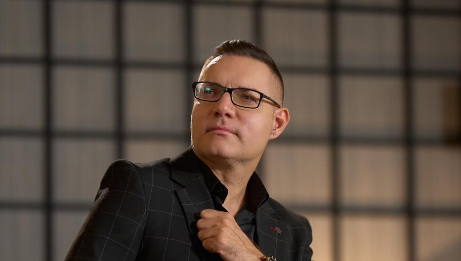 "BUDALAŠTINE I VULGARNI TEKSTOVI" Danijel Ðurić žestoko o estradi: "Moj otac je pomogao najvećim zvezdama, a onda su svi nestali" 