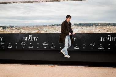 ,,HAJDE NA KAFU I BOTOKS" Zgodni glumac progovorio o estetskim korekcijama, evo kako izgleda u petoj deceniji života