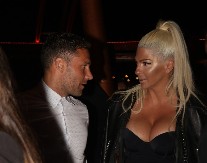 ATINA I NIKA SU POSLUŠALE MAJKU, A ONDA JE USLEDILA REAKCIJA TOŠIĆA Evo šta se dogodilo iza zatvorenih vrata vile